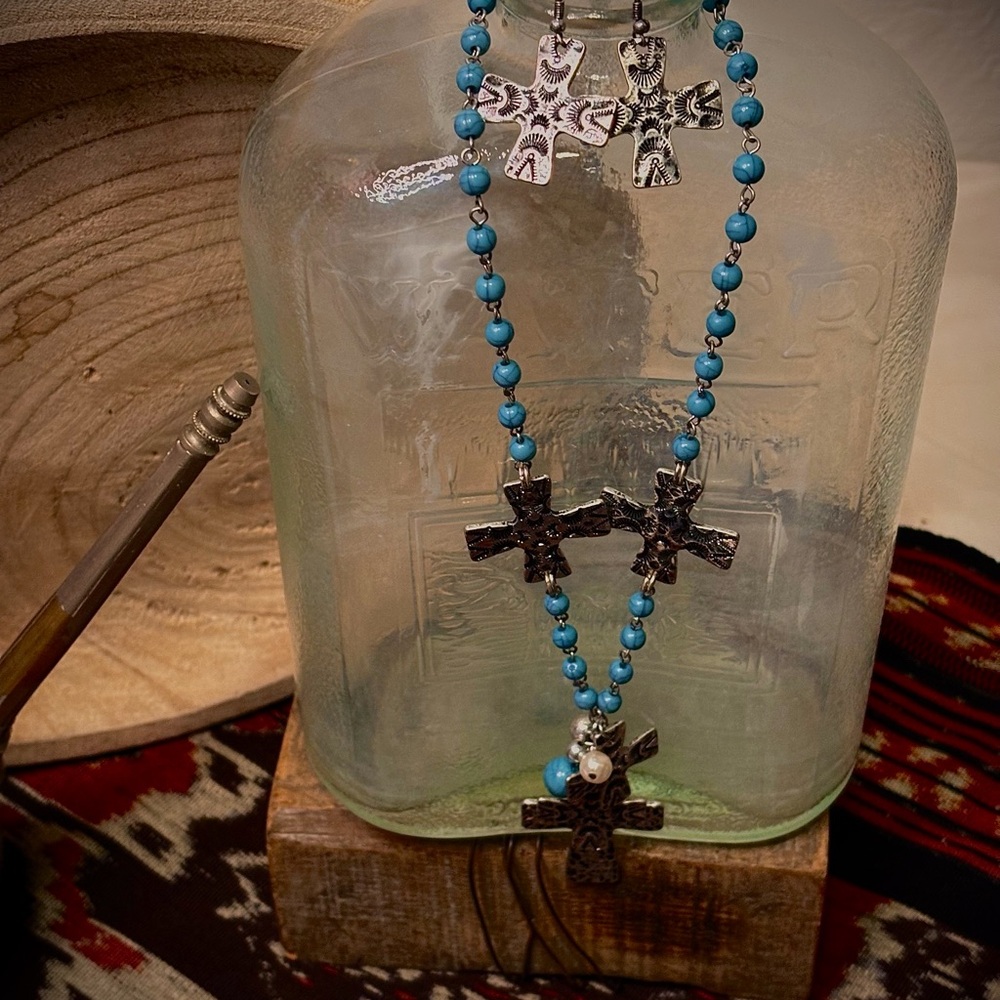 ⚙️3For$30⚙️ NEW- SET turquoise beaded necklace with crosses & cross earrings